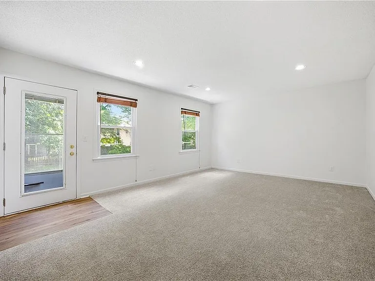 15209 Lamar Ave — Photo 16