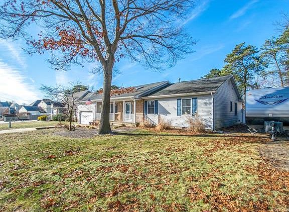 3rd image of 1727 Longwood Dr