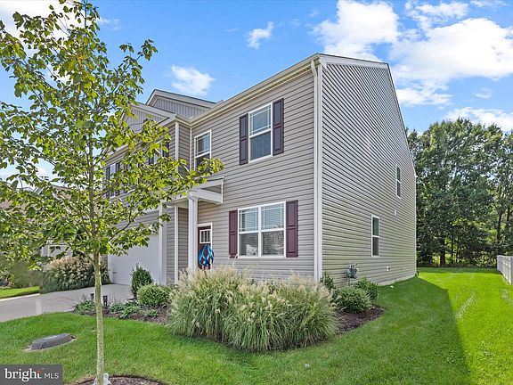 3rd image of 424 Lena Ln