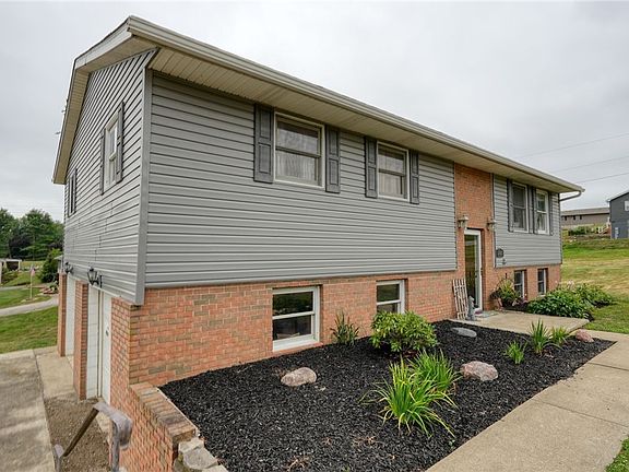 2nd image of 585 Vincent Dr