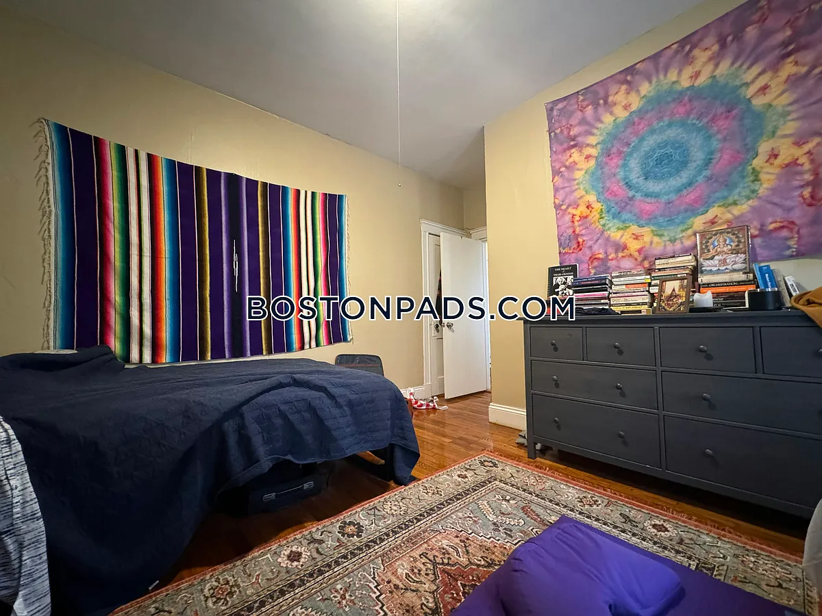 Building Photo - 319 Allston St #4S