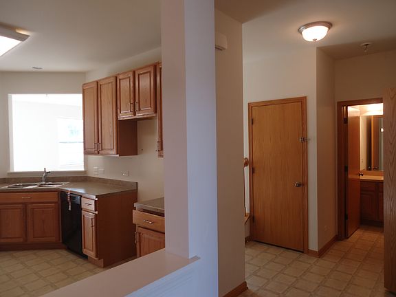 3rd image of 34W650 Roosevelt Ave Unit C