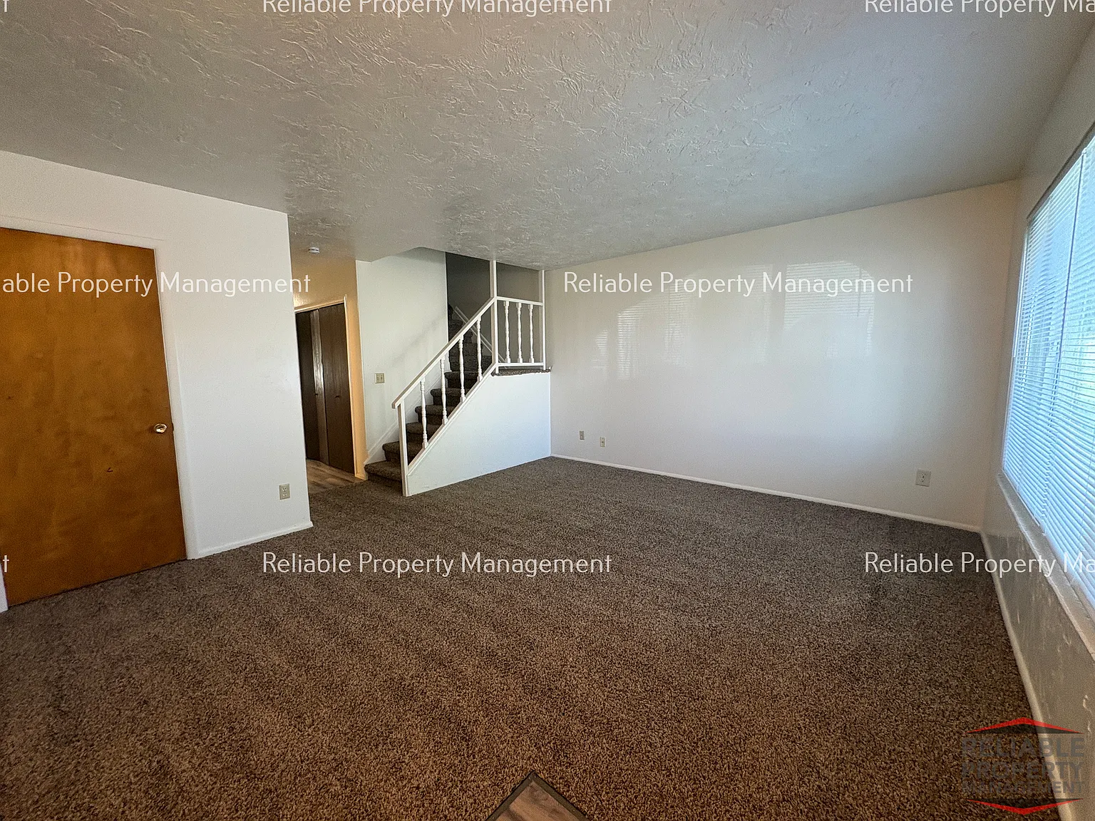 2 bed, 1.5 bath, 1139 sqft, $1,050 — Photo 2