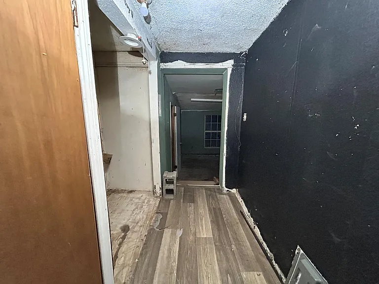 221 S Central Ave — Photo 27