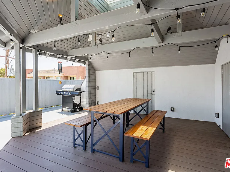 444 S Roxbury Dr #B — Photo 22