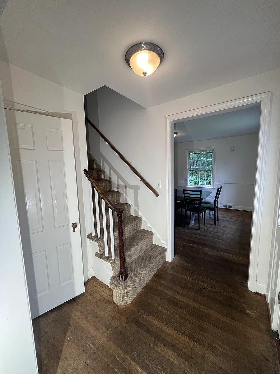 Foyer - 4615 Guilford Rd