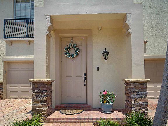 3rd image of 115 S Longport Circle #10e