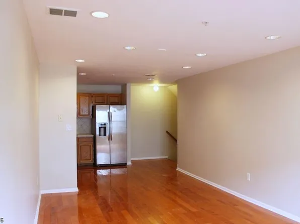 22 Wilmbelton Ct, Edison, NJ 08820