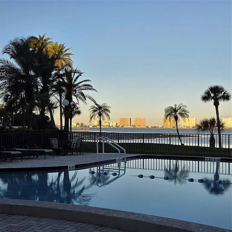 2 bed, 2.0 bath, 1325 sqft, $3,200 — Photo 2