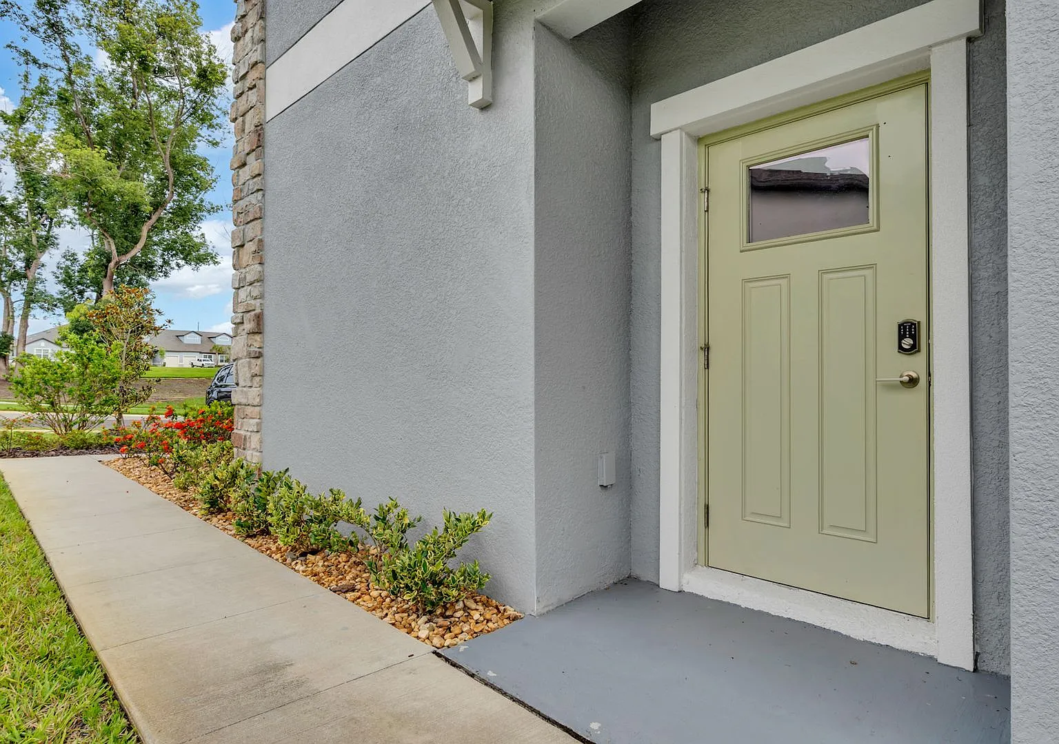 Gorgeous Corner 3/2.5 Beautiful Townhome — Photo 4