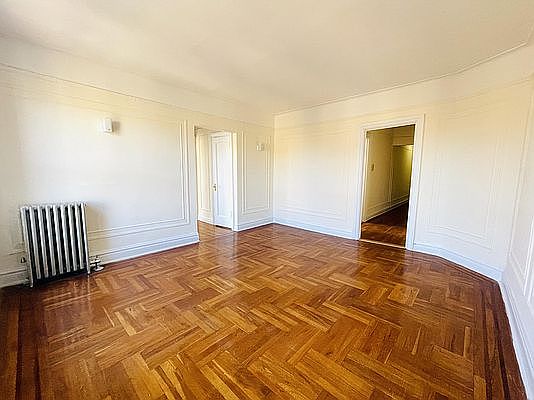 2nd image of 4877 Broadway APT 6G