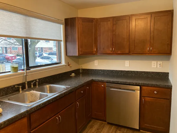 325 Dahlgren Dr, Crown Point, IN 46307