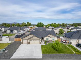 3320 Colombard Ln, Pasco, WA 99301