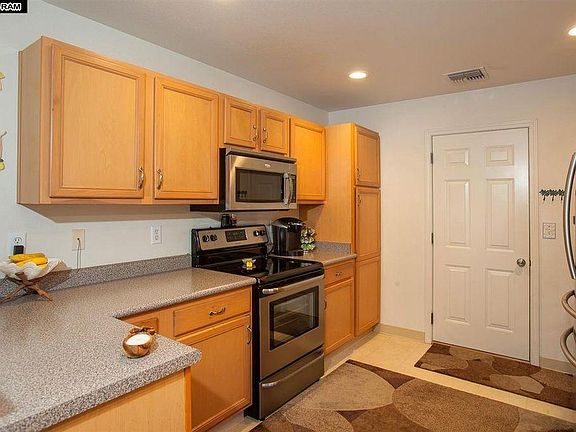 3rd image of 662 Kawailani Cir