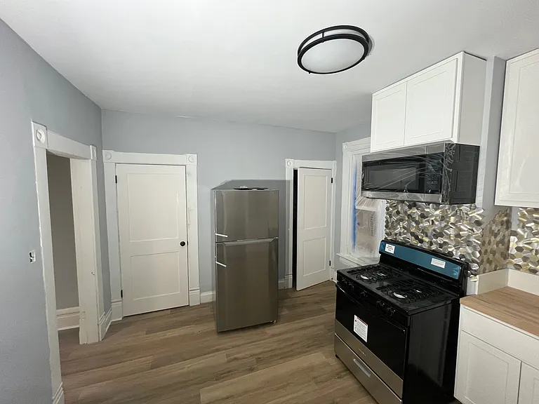 969 Wilson Ave — Photo 3