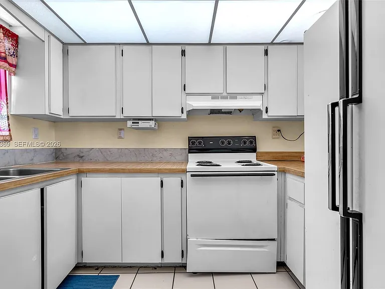 1757 W 57th St #211 — Photo 10
