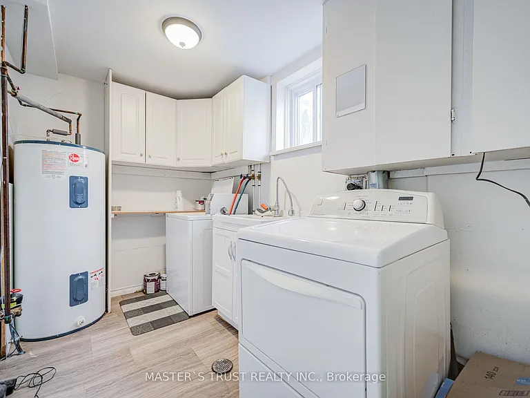 1179 Simcoe St S #2 — Photo 11