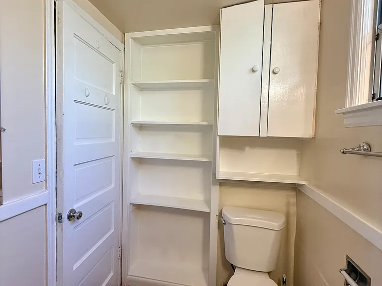 556 Ward St #L — Photo 12