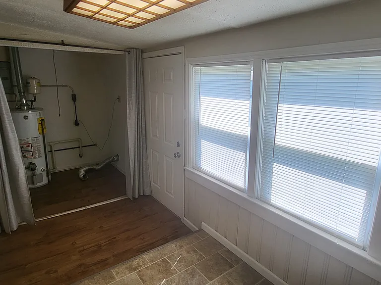 2656 Center St — Photo 12