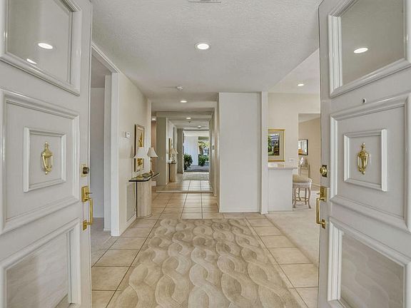4th image of 15 Duke Dr