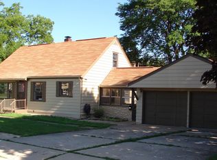 1320 Meyer St, Elgin, IL 60123