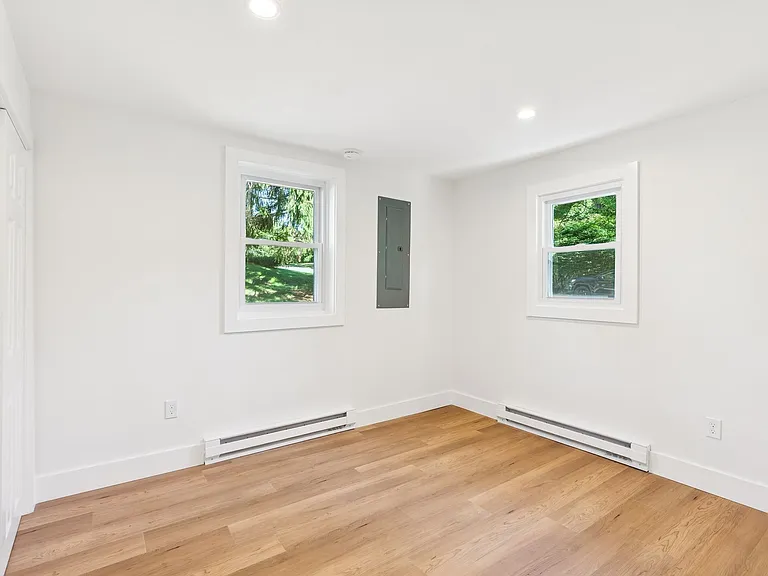 4 Carriage Hill Rd — Photo 7