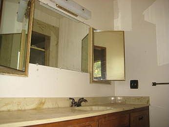 3rd image of 3414 Belmont Ave