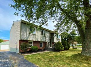 6935 Academy Ln, Lockport, NY 14094