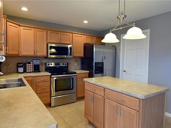 4th image of 10340 Carrousel Woods Dr