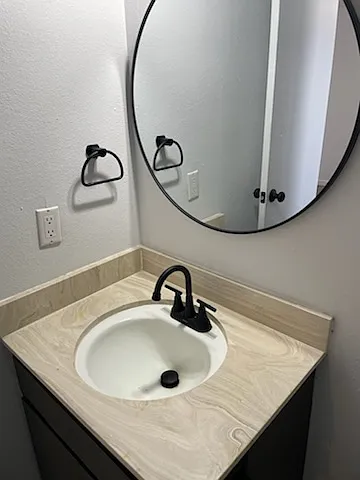 Just Renovated 2 Bed / 2 Bath Tucked Back in a Queit Foothills 4-Plex — Photo 6