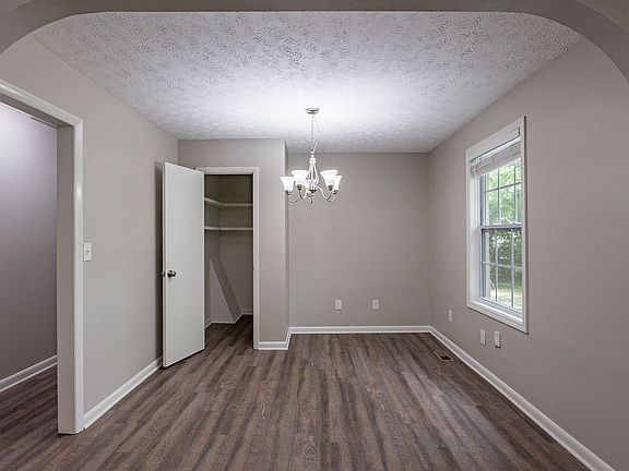 4th image of 104 Evanmeade Dr