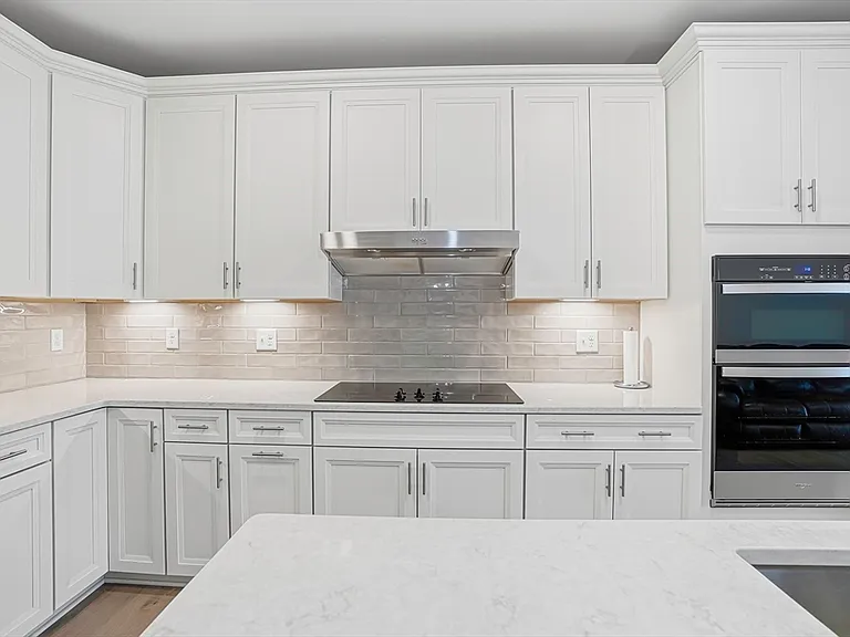 4 Winslow Ln #410 — Photo 8