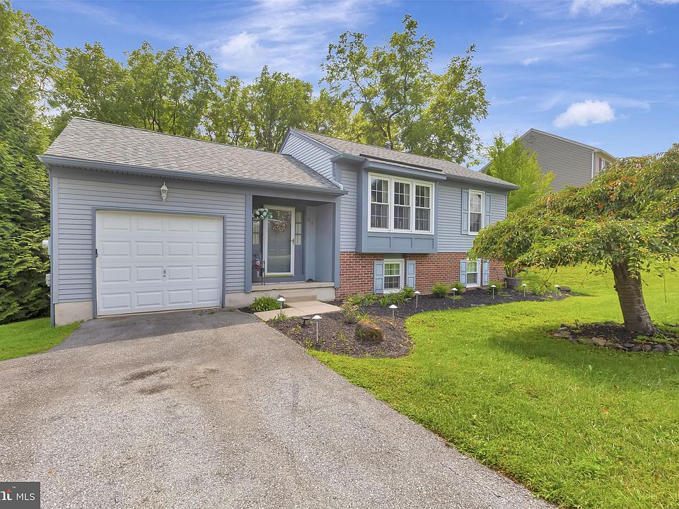 1st image of 44 Quail Hollow Dr