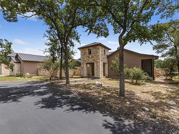 5th image of 435 Gardenia Dr