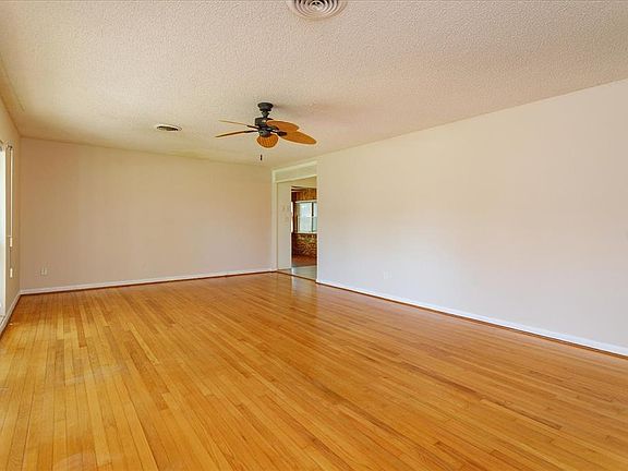 3rd image of 501 Brechin Dr
