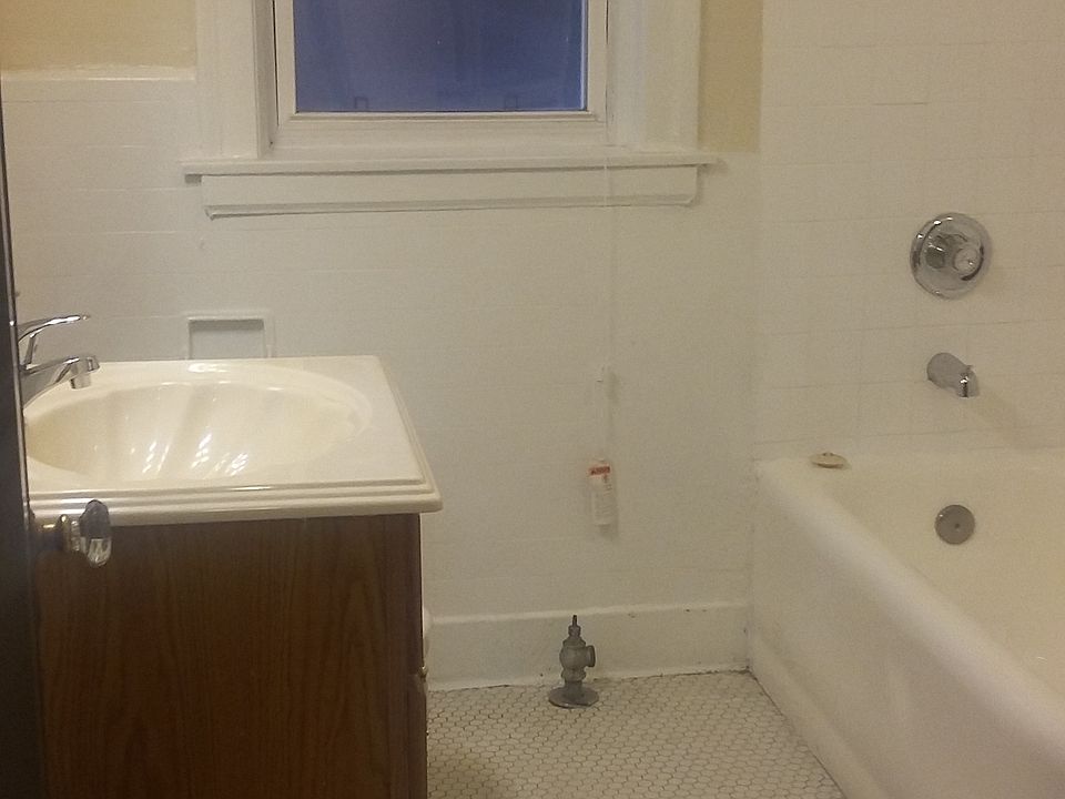 1st image of 5465 S Everett Ave APT 104