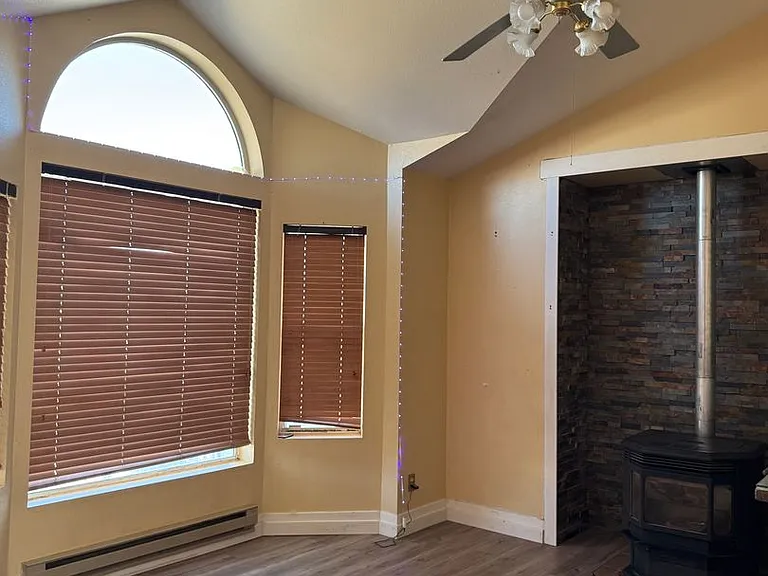 660 Thistle Dr — Photo 10