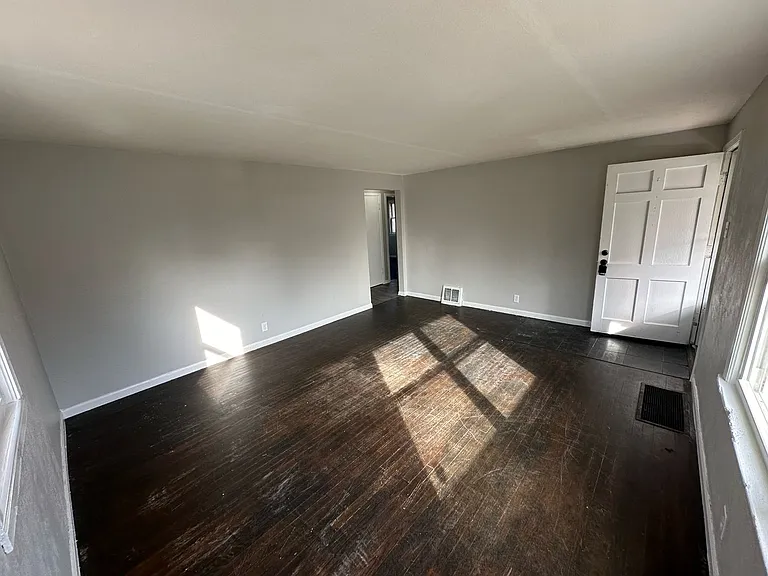 1329 N Johnson St — Photo 3
