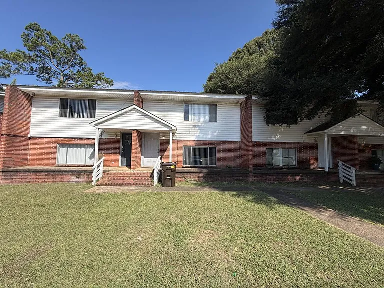 380 S Daleville Ave #F — Photo 2