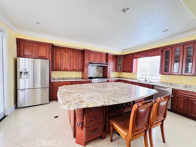 6 bed, 4.5 bath, 4368 sqft, $5,800 — Photo 4