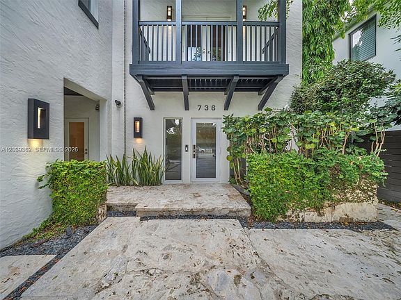 3rd image of 736 NE 17th Way