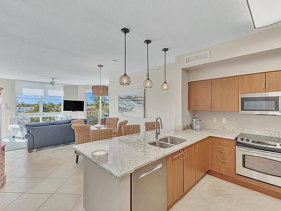 5th image of 806 E Windward Way APT 423