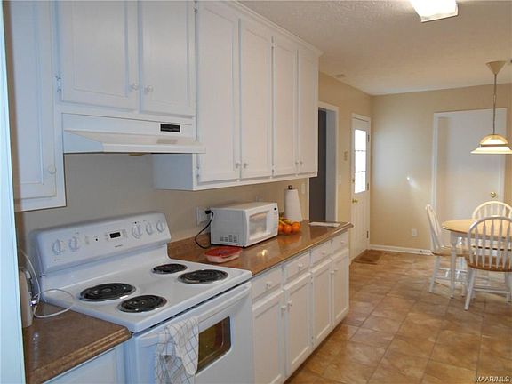 3rd image of 7025 Runnymede Dr