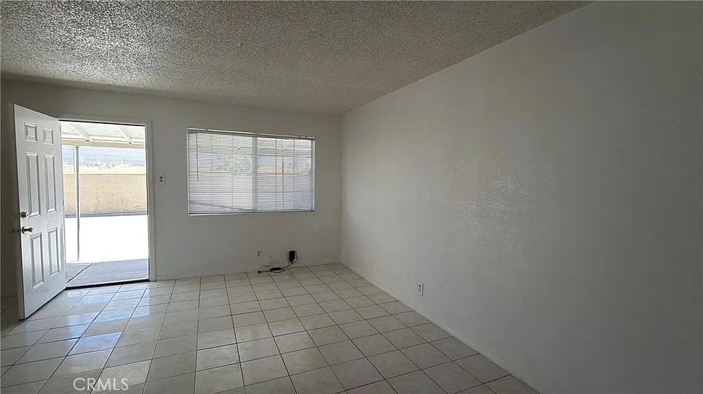 2 bed, 700 sqft, $1,500 — Photo 4