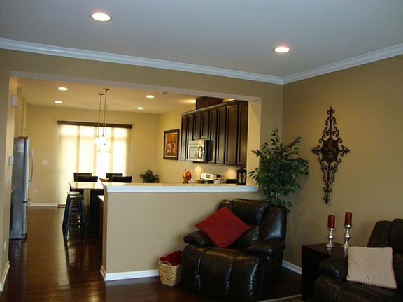 4th image of 2506 Dunraven Ave