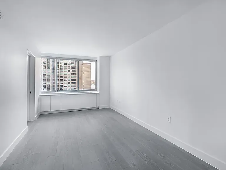 101 W End Ave #7Q — Photo 1