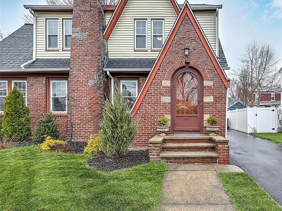 3rd image of 20 Rosewood Ave