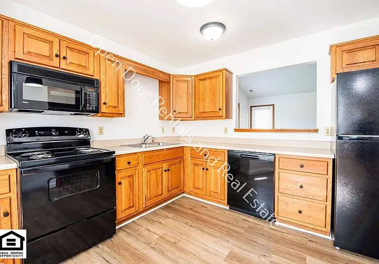 1525 Flagstone Dr — Photo 8