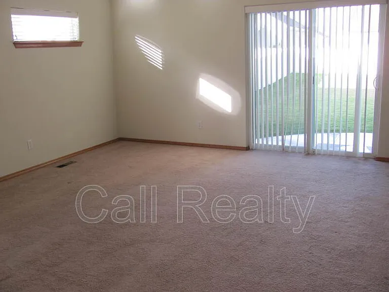 1706 W Tieton — Photo 5