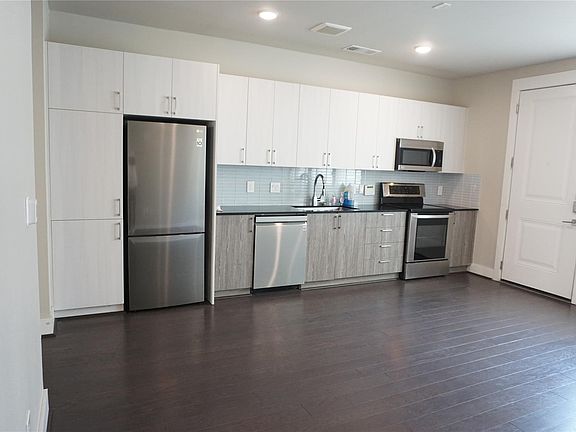 5th image of 4819 Caroline St #111